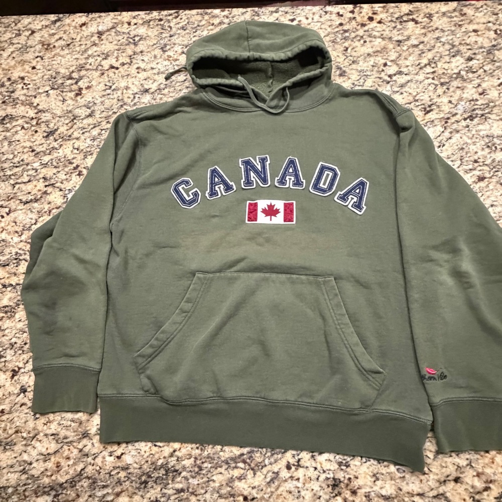 Northern Vibe Canada Hoodie Mens Medium Olive Green Flag Graphic Sweatshirt